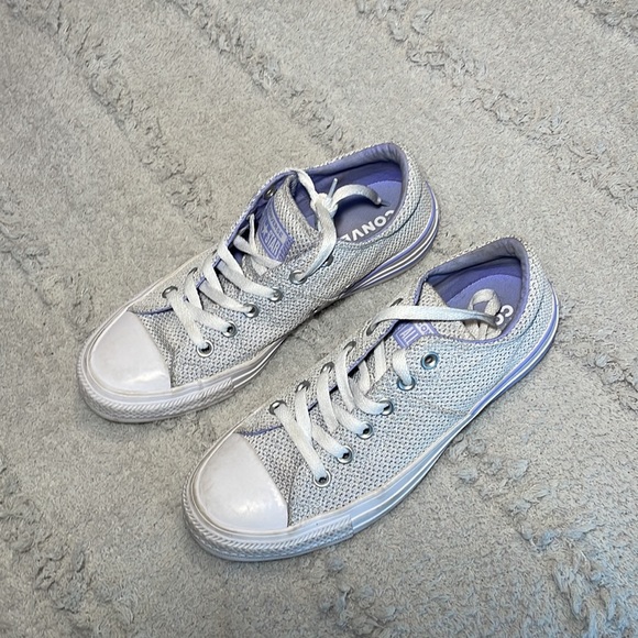 PURPLE AND WHITE LOW TOP CONVERSE - Picture 6 of 6